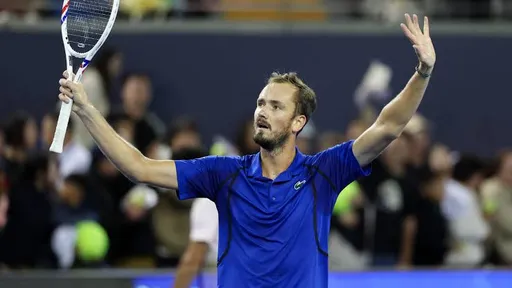 Даниил Медведев прошел в четвертый круг ATP-1000 в Шанхае
