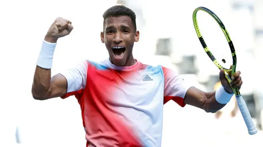 Оже-Альяссим вышел в третий круг ATP-1000 в Шанхае