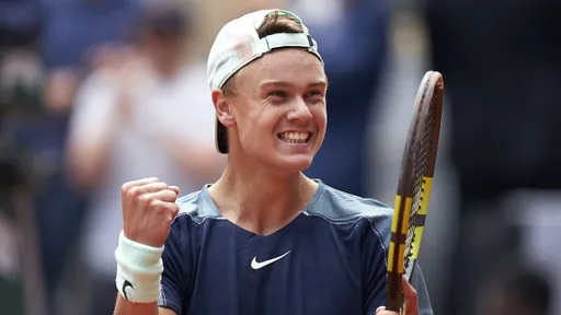 Руне одержал победу над Хуркачем на турнире ATP-500 в Базеле