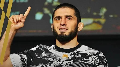 Махачев объяснил отказ от боя с Пратесом на UFC 336 в Торонто