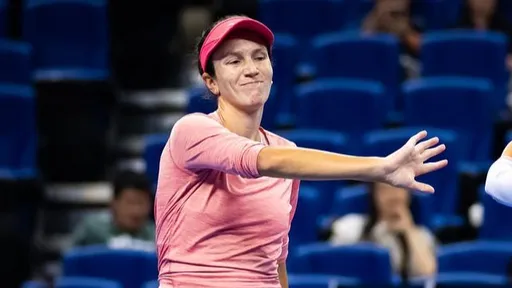 Анна Данилина вылетела с турнира WTA-500 после поражения от итальянок