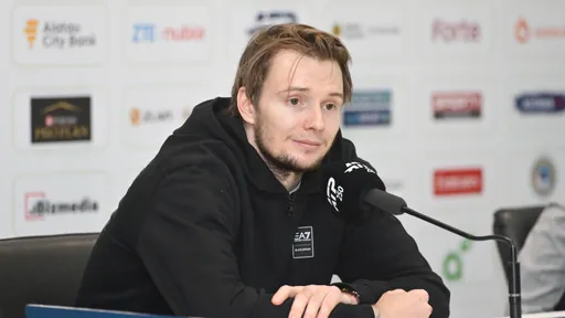 Бублик объяснил, почему снялся с матча против Медведева: сильная боль в колене