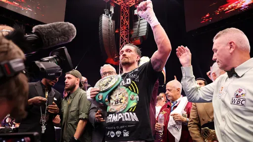 WBC обязал Усика провести титульный бой против Кабайела