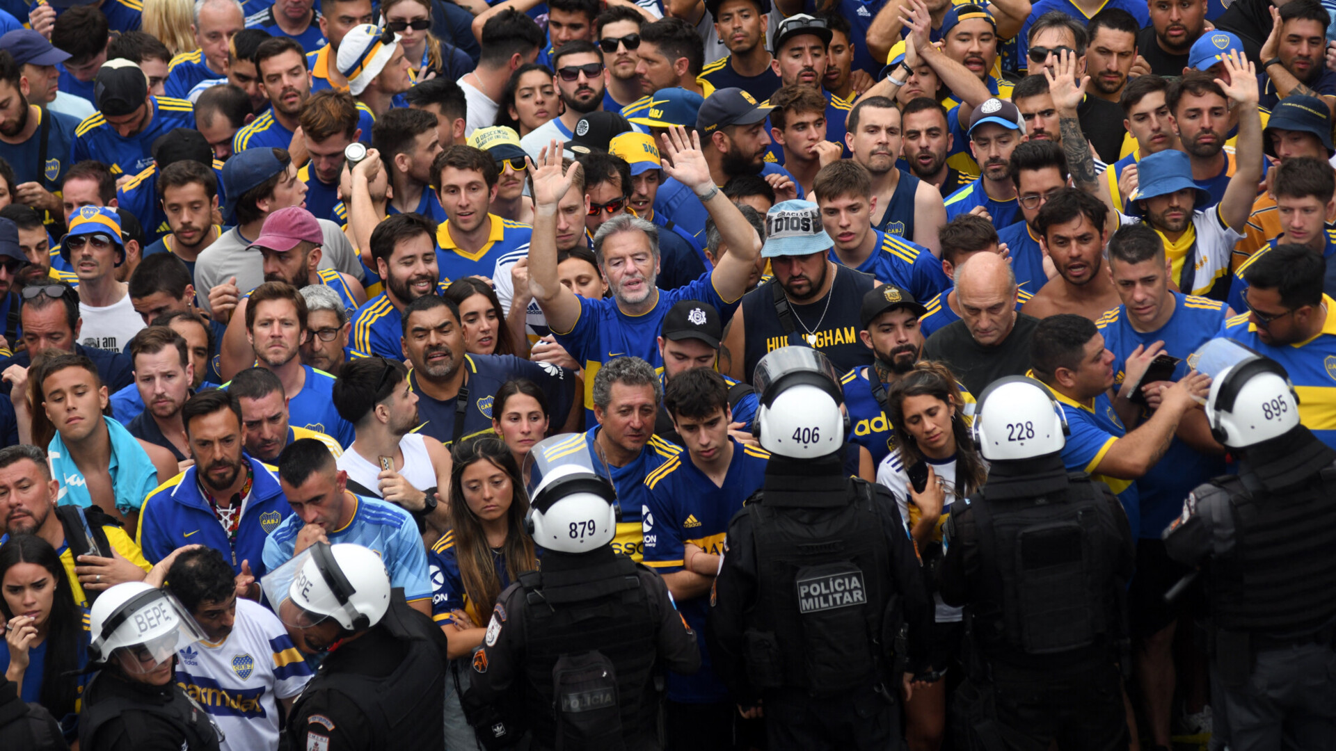 В Бразилии произошли столкновения между болельщиками «Бока Хуниорс» и полицией перед финалом Кубка Либертадорес