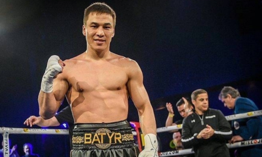 Боксер Батыр Джукембаев сделал заявление перед вторым боем в США