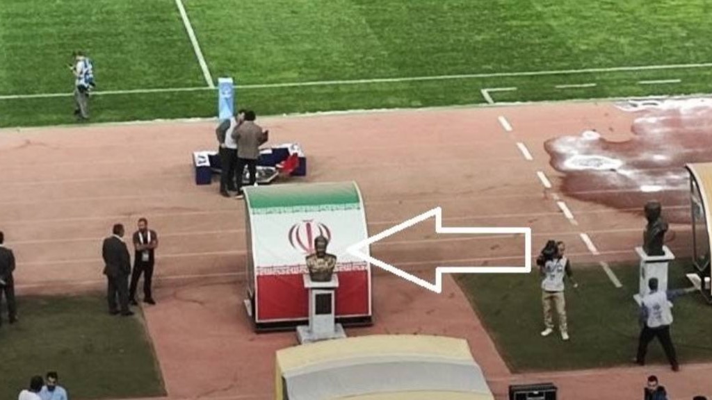 Команда Бензема бойкотировала матч в Иране из-за статуи генерала Сулеймани на стадионе