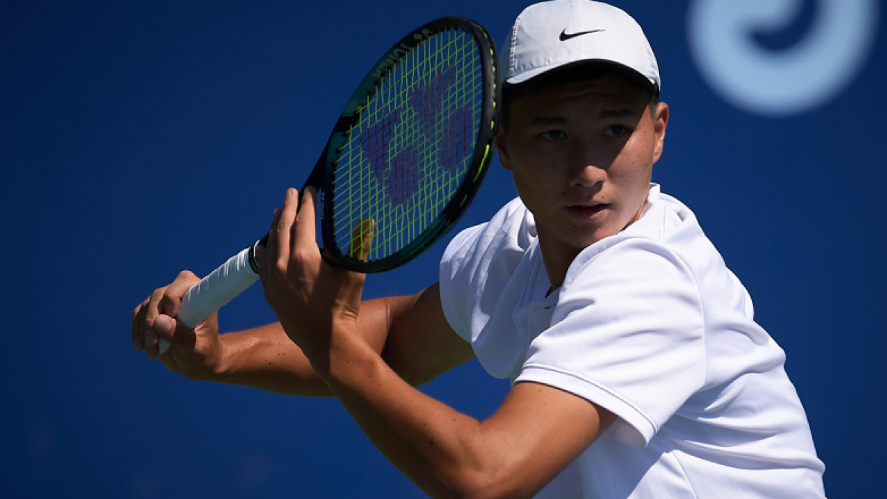 Теннисист Бейбит Жукаев вышел в 1/4 финала турнира в Эквадоре
