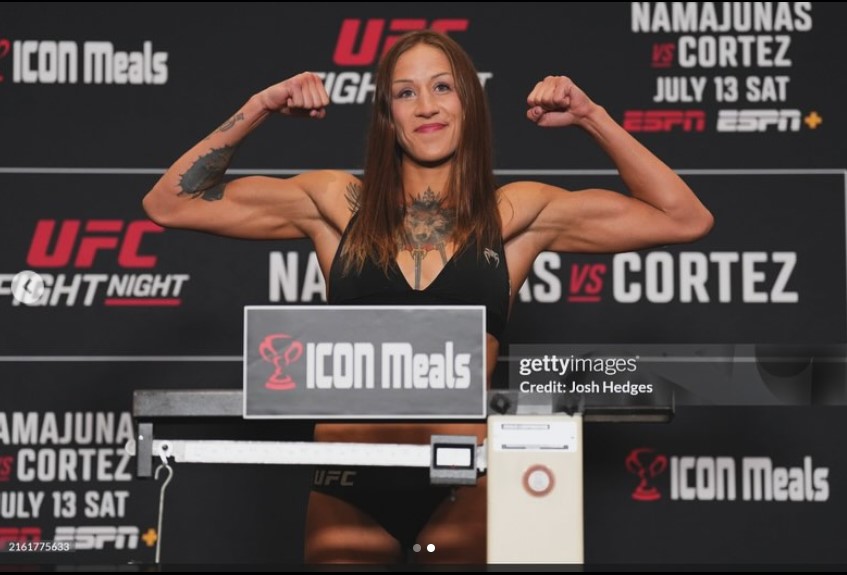 Мария Агапова прошла взвешивание перед боем с Луаной Сантос на UFC