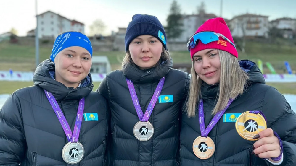 Казахстанские конькобежки Кристина и Алина Шумековы вошли в топ-10 на Олимпиаде среди юниоров