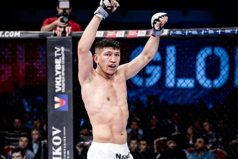 Куат Хамитов одержал победу над бойцом из Узбекистана