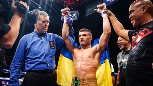 Украинский боксер Сергей Деревянченко согласен на бой с Жанибеком Алимханулы