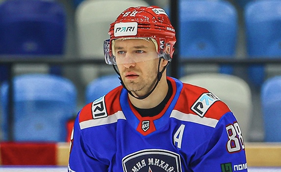 Дубль казахстанского хоккеиста Рымарева помог его команде вырвать победу в матче 1/4 финала ВХЛ