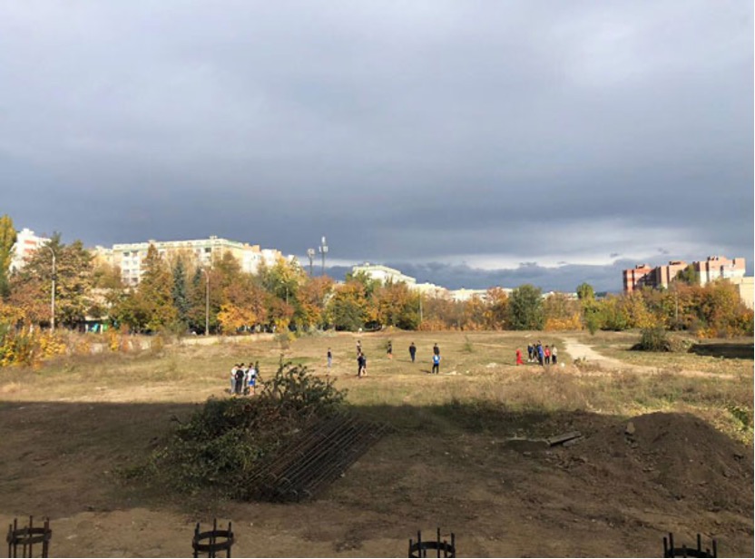 До постройки футбольного поля в Кишиневе