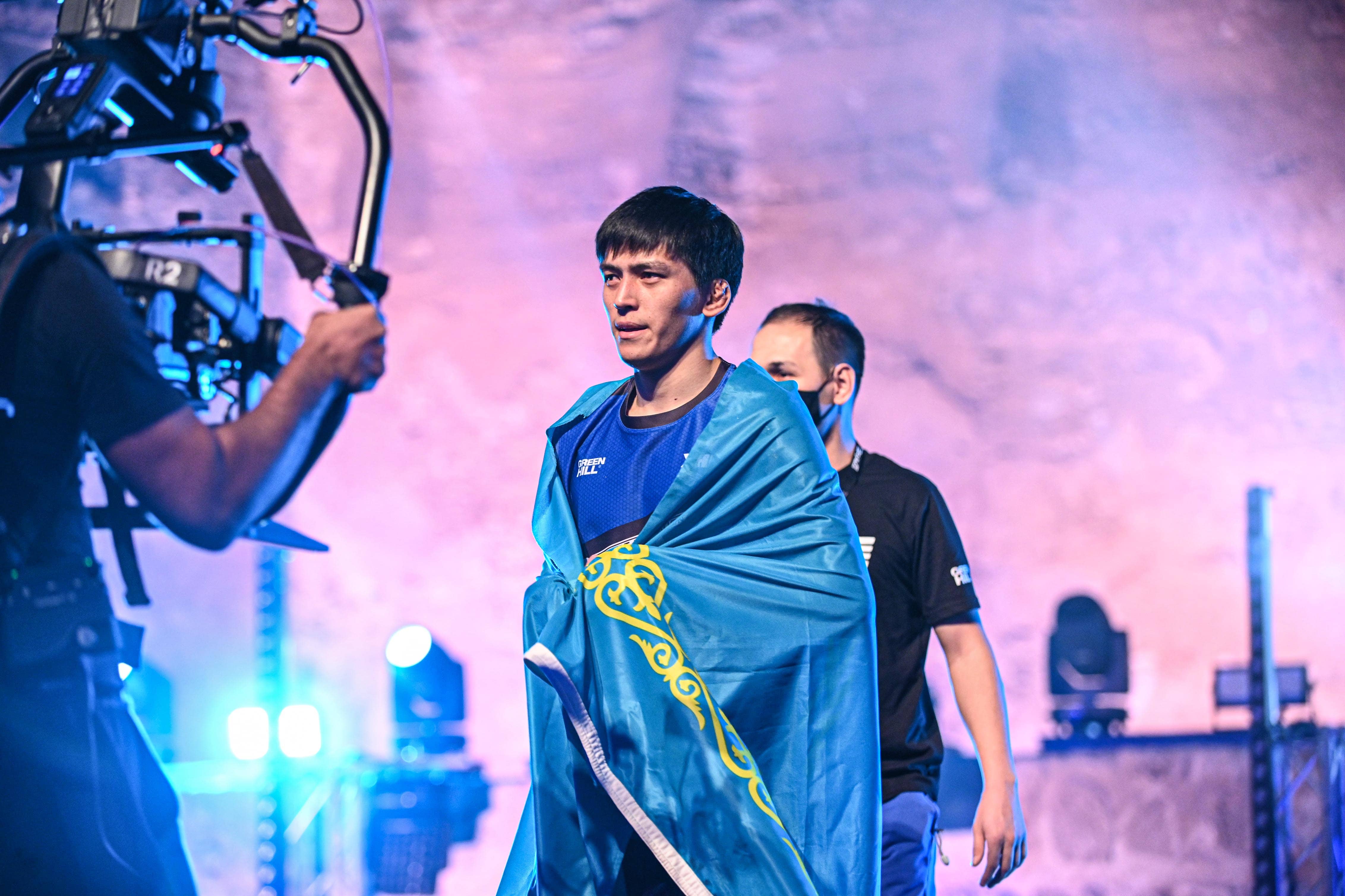 Казахстанский боец Азат Максум сразится с американцем Нейтом Мэнессом во втором поединке в UFC