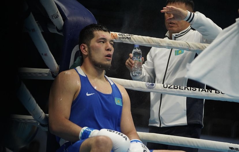 Айбек Оралбай проиграл итальянцу на ЧМ-2023 по боксу в Ташкенте