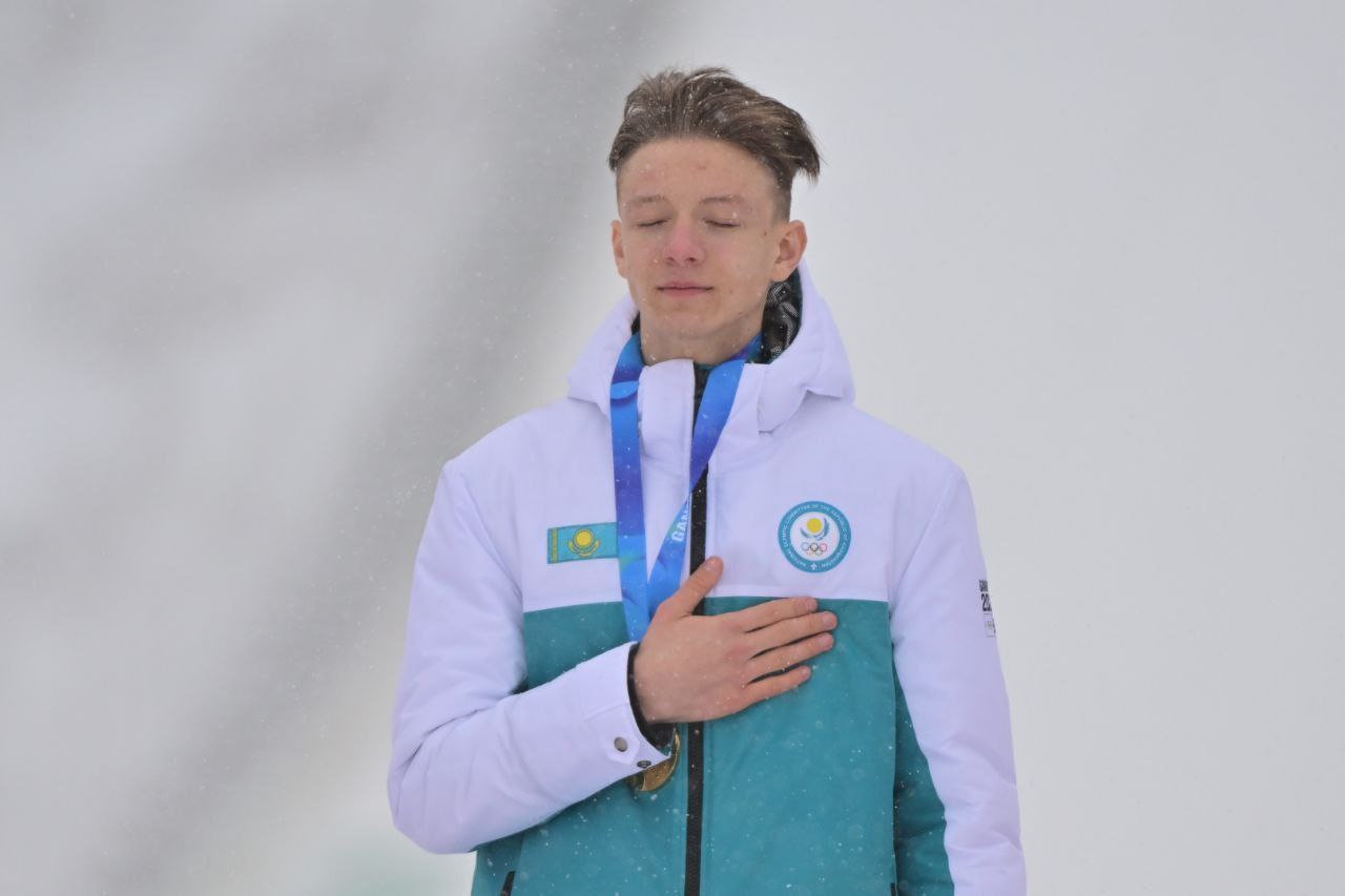 Казахстанский прыгун с трамплинов Илья Мизерных завоевал золото юношеских Олимпийских игр