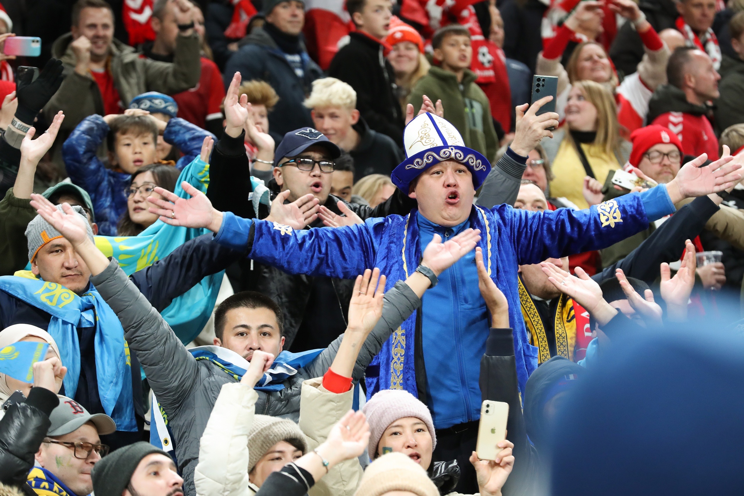 1000 казахстанцев поддержат национальную сборную в Словении