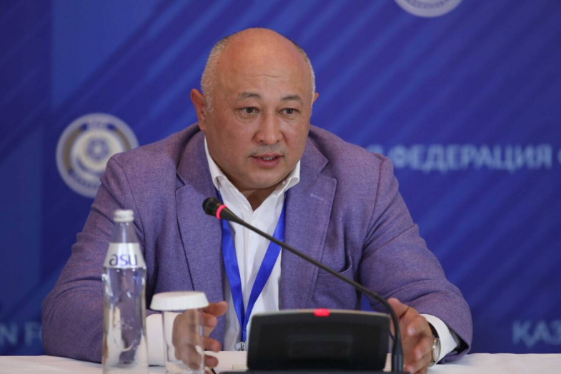 Барменкулов прилетел в Алматы и посетил будущий стадион «Хан-Тенгри»