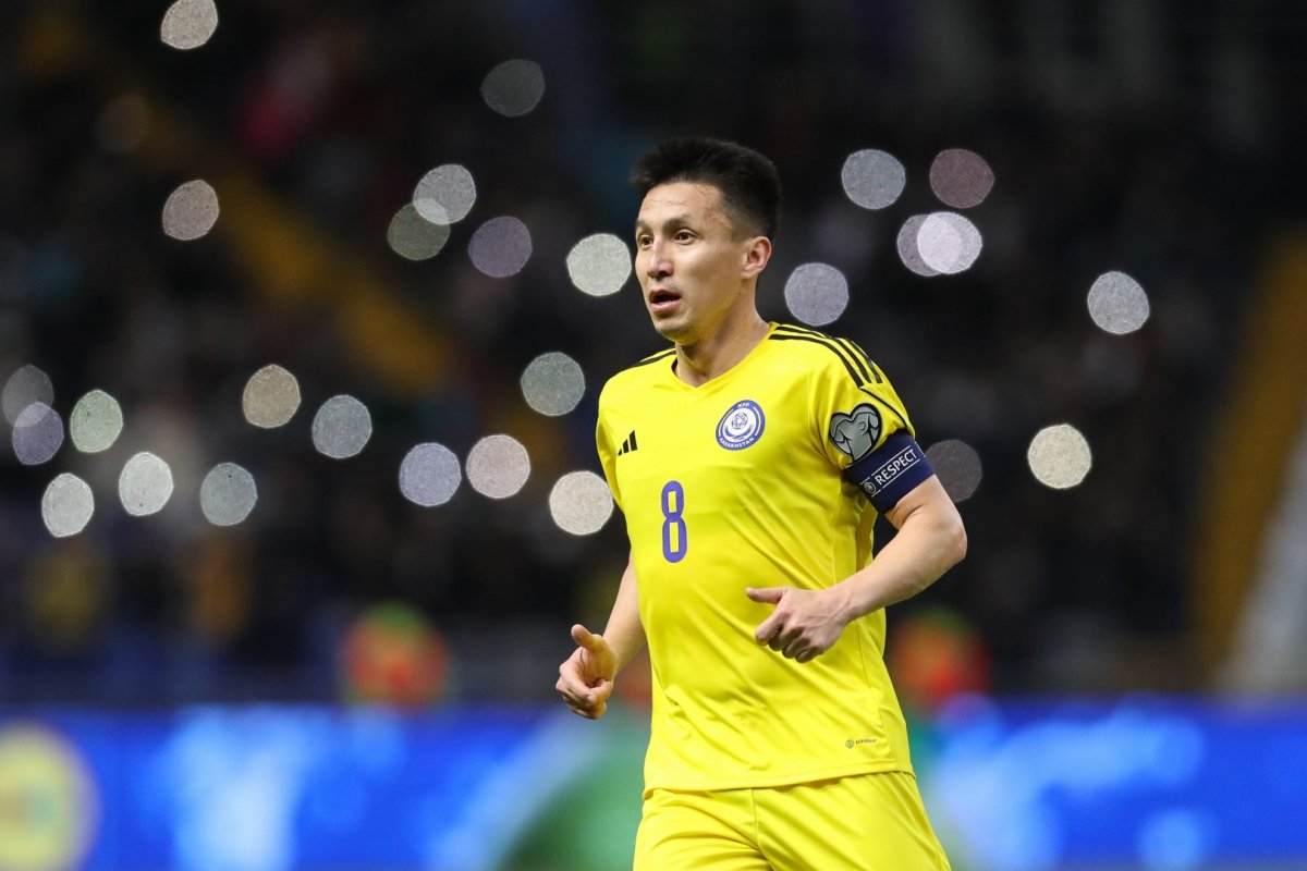 Капитан сборной Казахстана Тагыберген рассказал о жестком разговоре с защитниками в перерыве матча с Данией