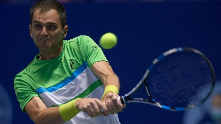Казахстанский теннисист Александр Недовесов вышел в 1/4 финала парного разряда турнира в Швеции