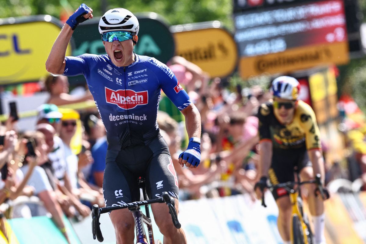 Велогонщик «Астаны» Кэвендиш вошел в пятерку в четвертом этапе «Тур де Франс»