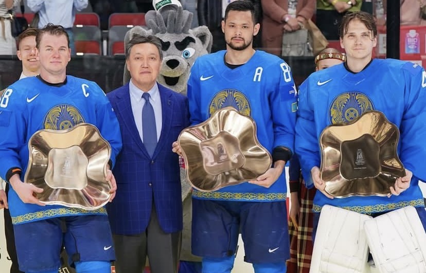 Шутов, Бекетаев и Старченко признаны лучшими игроками сборной Казахстана на чемпионате мира по хоккею