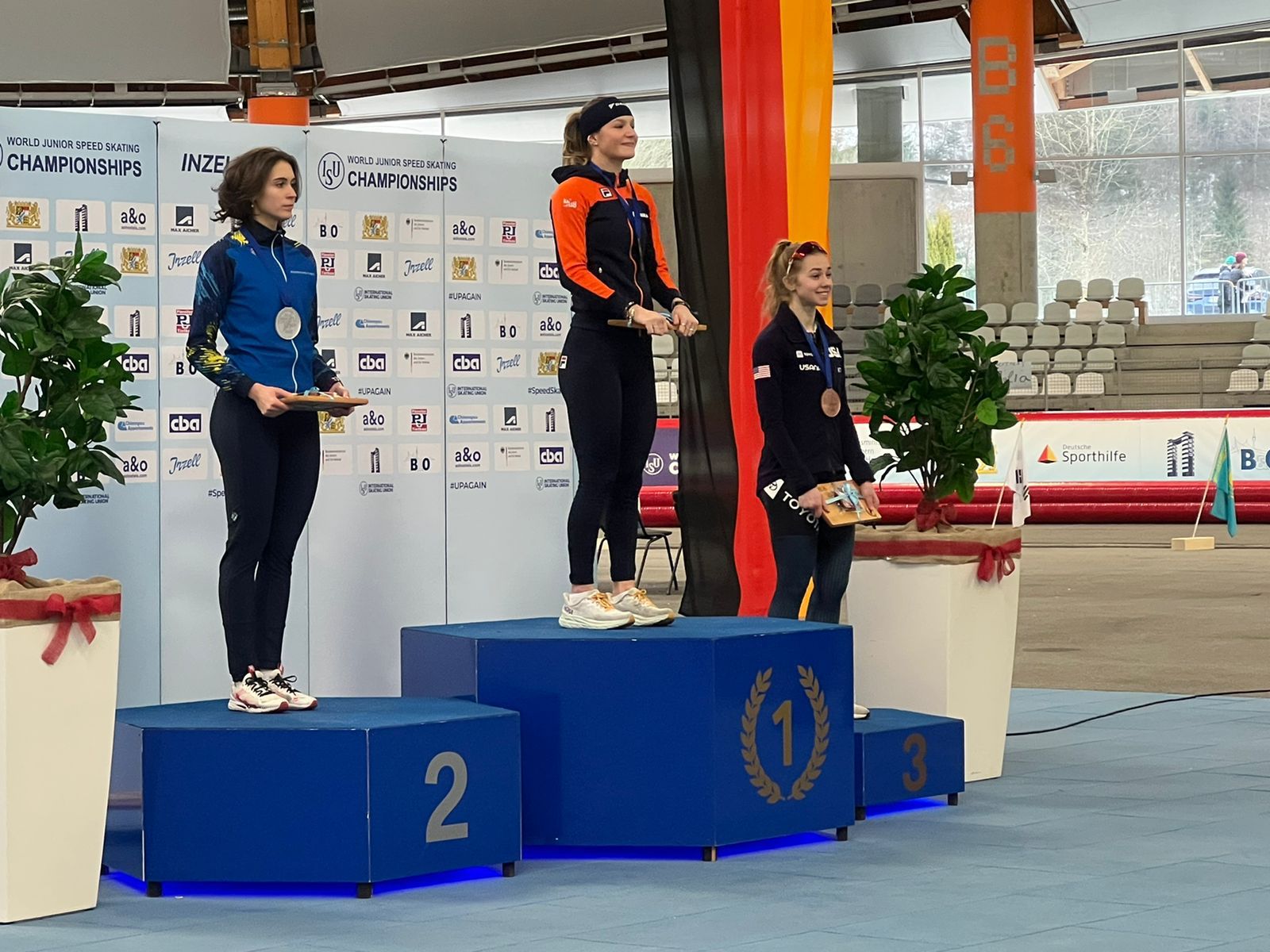 Казахстанская конькобежка Алина Дауранова выиграла серебро чемпионата мира среди юниоров