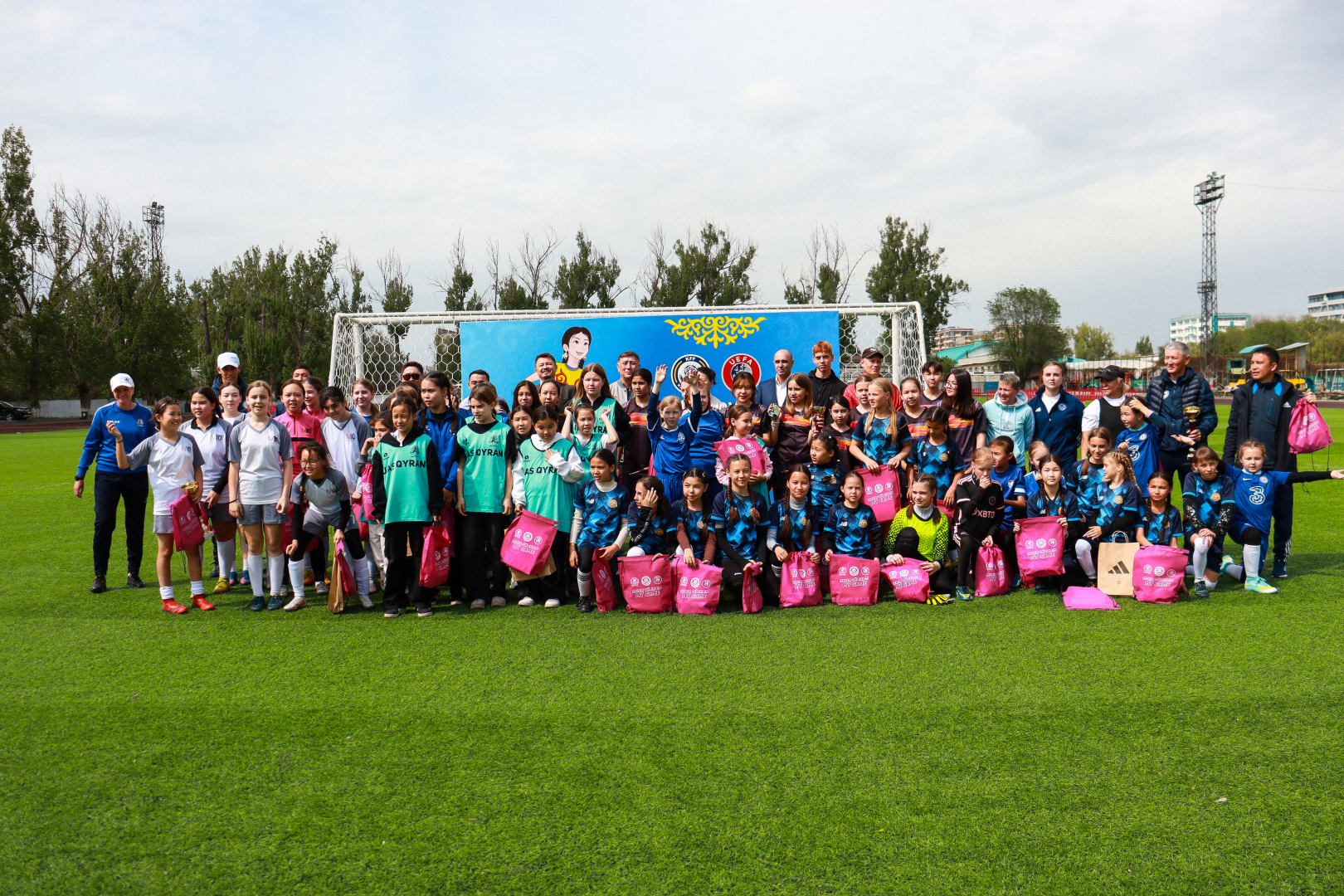 В Алматы прошел фестиваль футбола для девочек, приуроченный ко дню казахстанского футбола