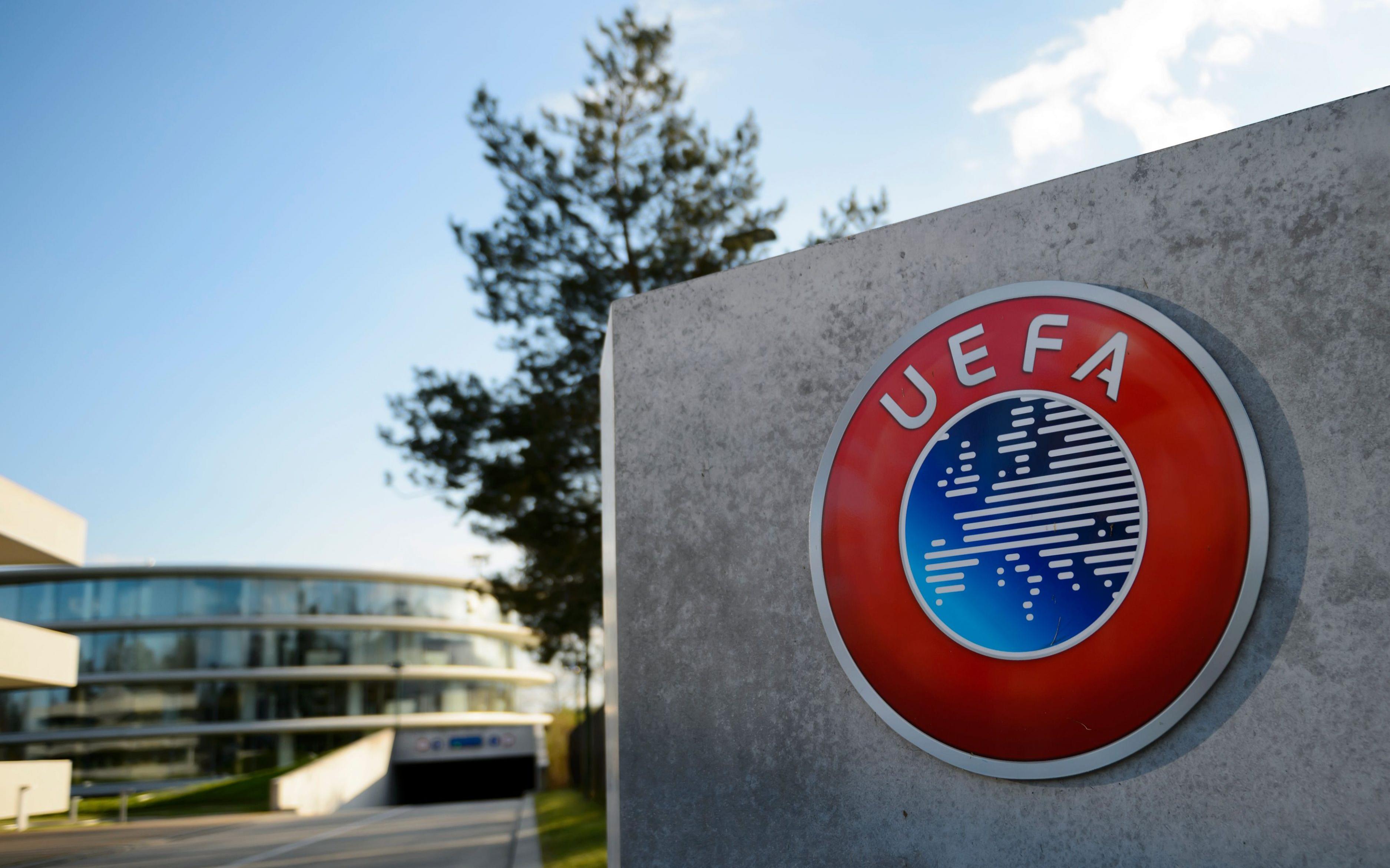 УЕФА оштрафовал УАФ за провокации со стороны фанатов на Евро-2022 по футзалу с Россией