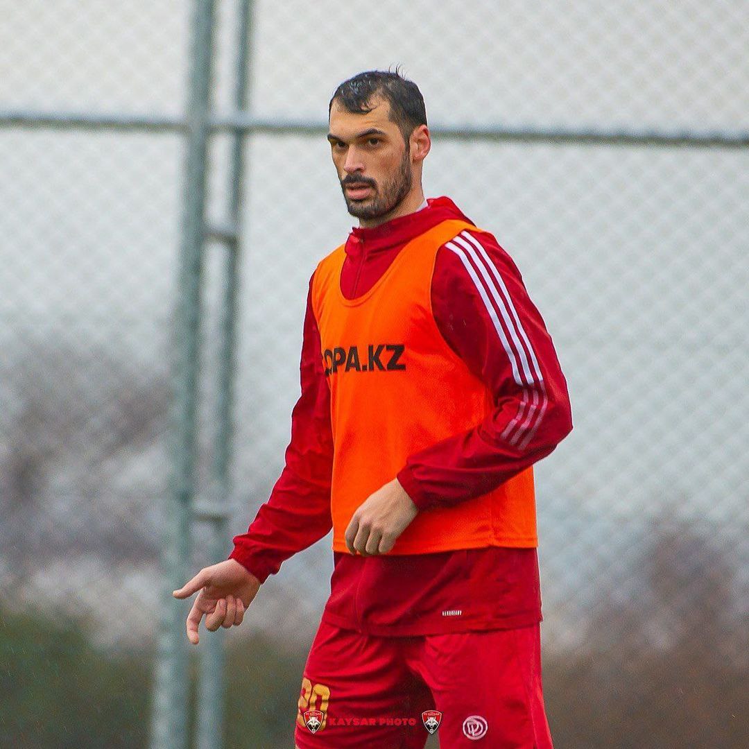 Черногорский футболист находится на просмотре в «Кайсаре»
