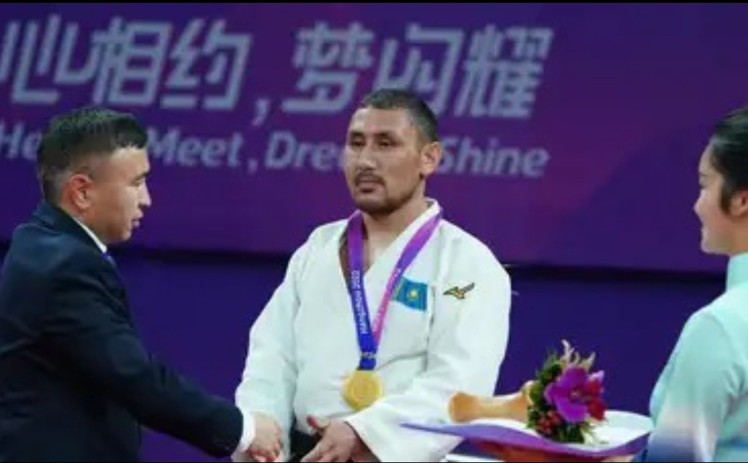 Чемпион мира из Казахстана Ергали Шамей вышел в полуфинал Паралимпиады-2024