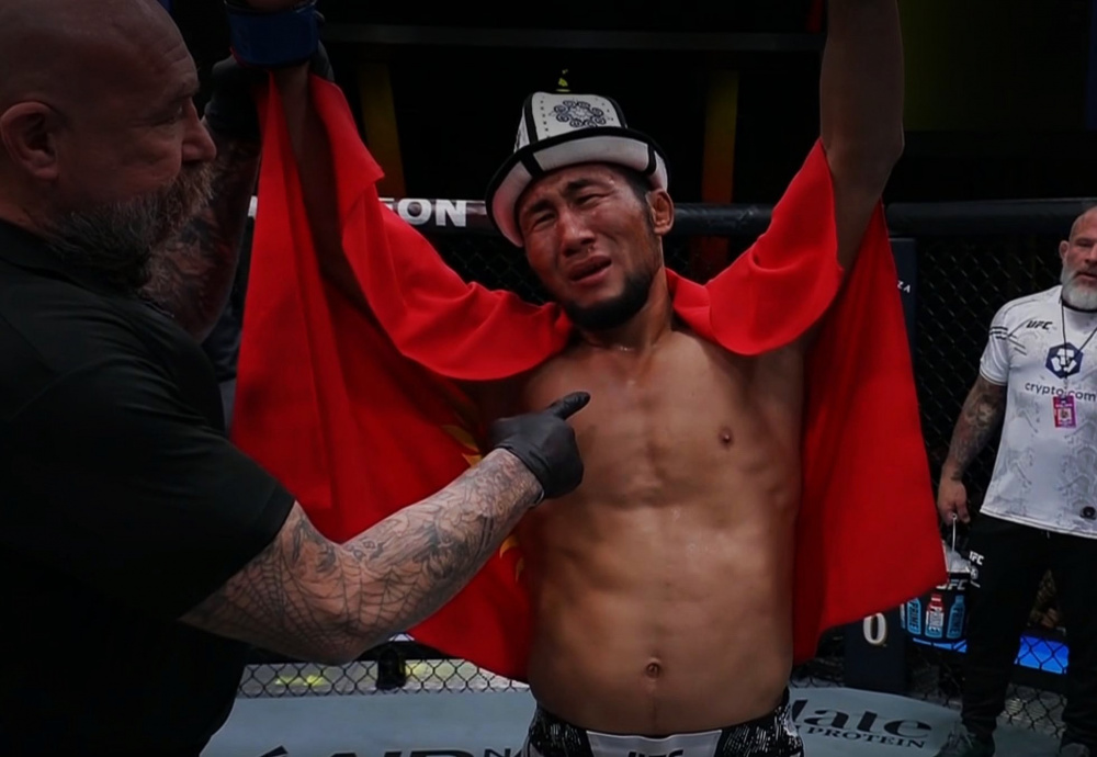 Кыргызский боец Оролбай дебютировал в UFC с досрочной победы