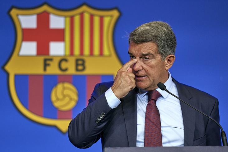Лапорту призвали подать в отставку с поста президента «Барселоны»