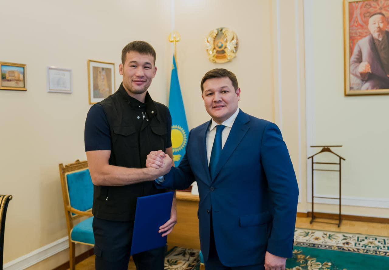 Министр спорта встретился с Рахмоновым и пообещал финансовую поддержку