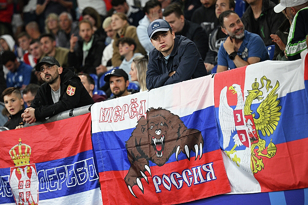 Фанатов сборной Сербии арестовали после драки с англичанами
