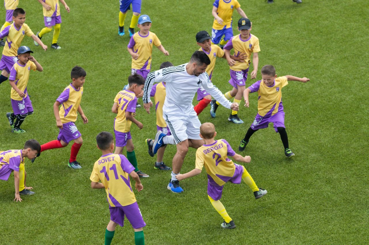 Игроки футзального «Кайрата» приняли участие в турнире для детей из небольших городов Казахстана