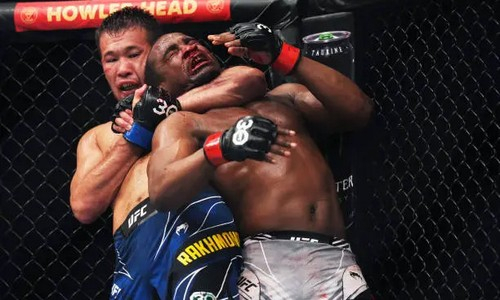 Менеджер Рахмонова Саят Абдрахманов рассказал, когда казахстанец получит титульный бой в UFC