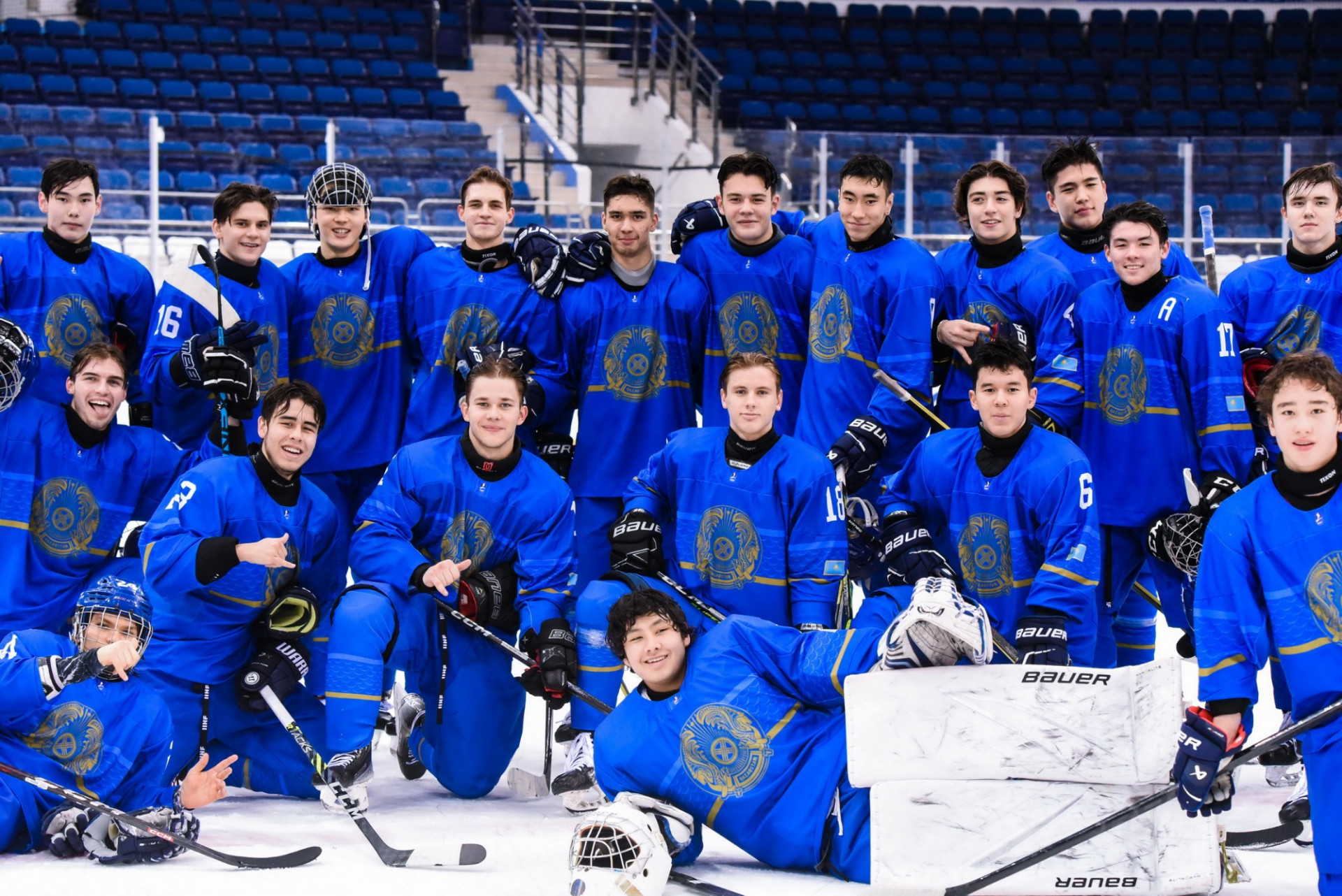 Юношеская команда Казахстана по хоккею стала второй на турнире в Беларуси