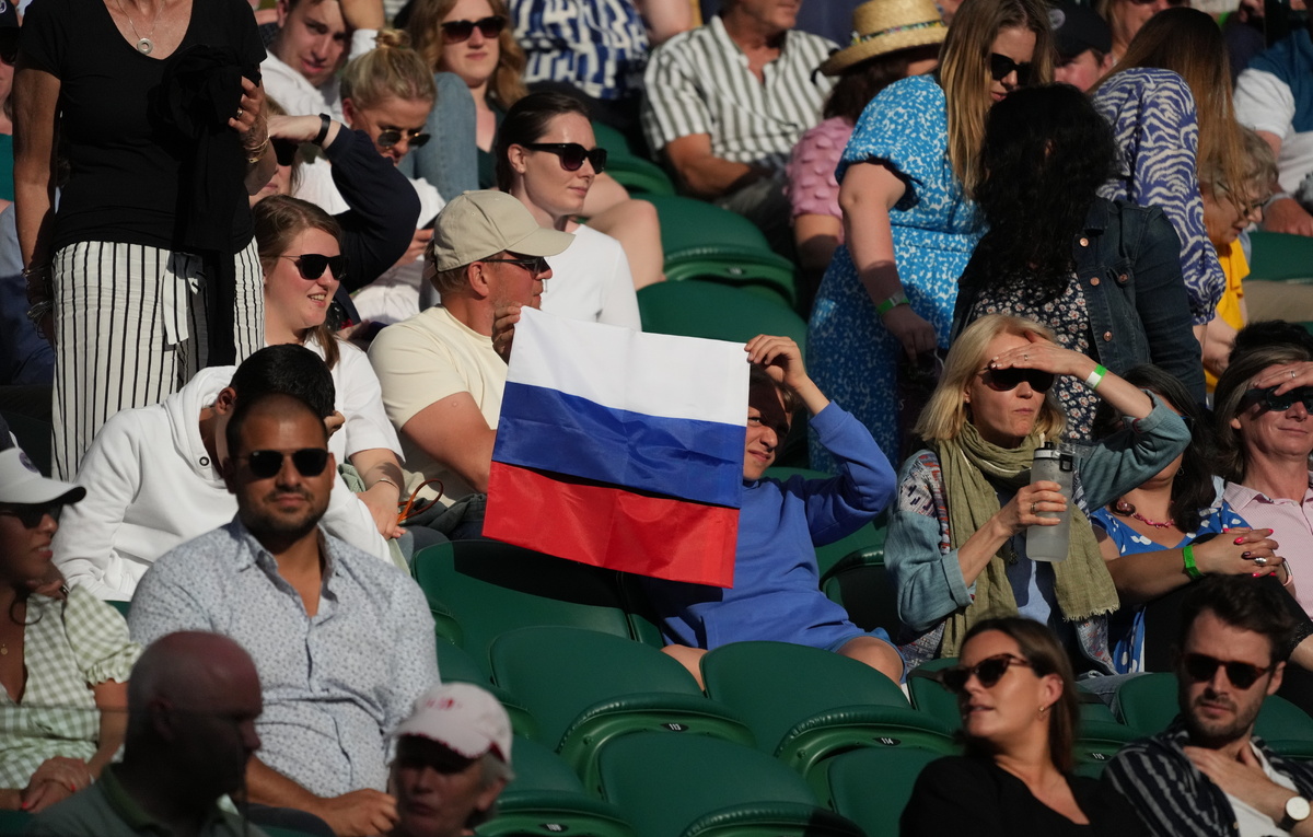 Российские и белорусские флаги запретили проносить на Уимблдон