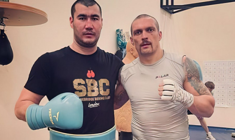Казахстанский боксер Аманжолов рассказал о тренировках в лагере Александра Усика