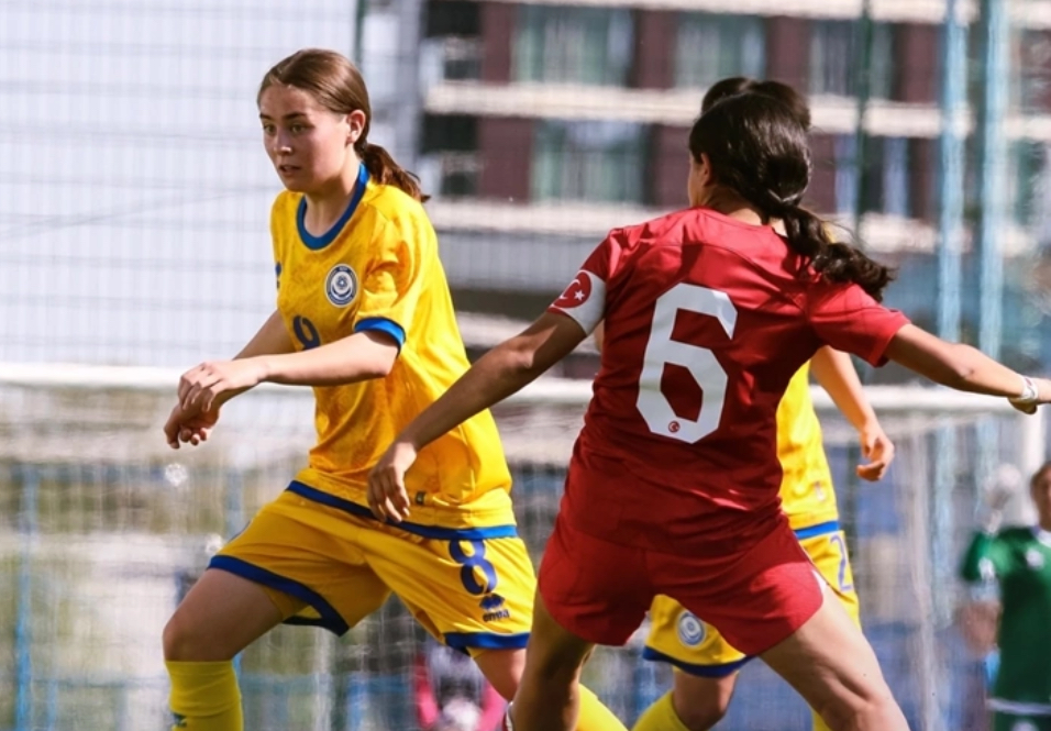Женская сборная Казахстана U-17 разгромно уступила сверстницам из Турции