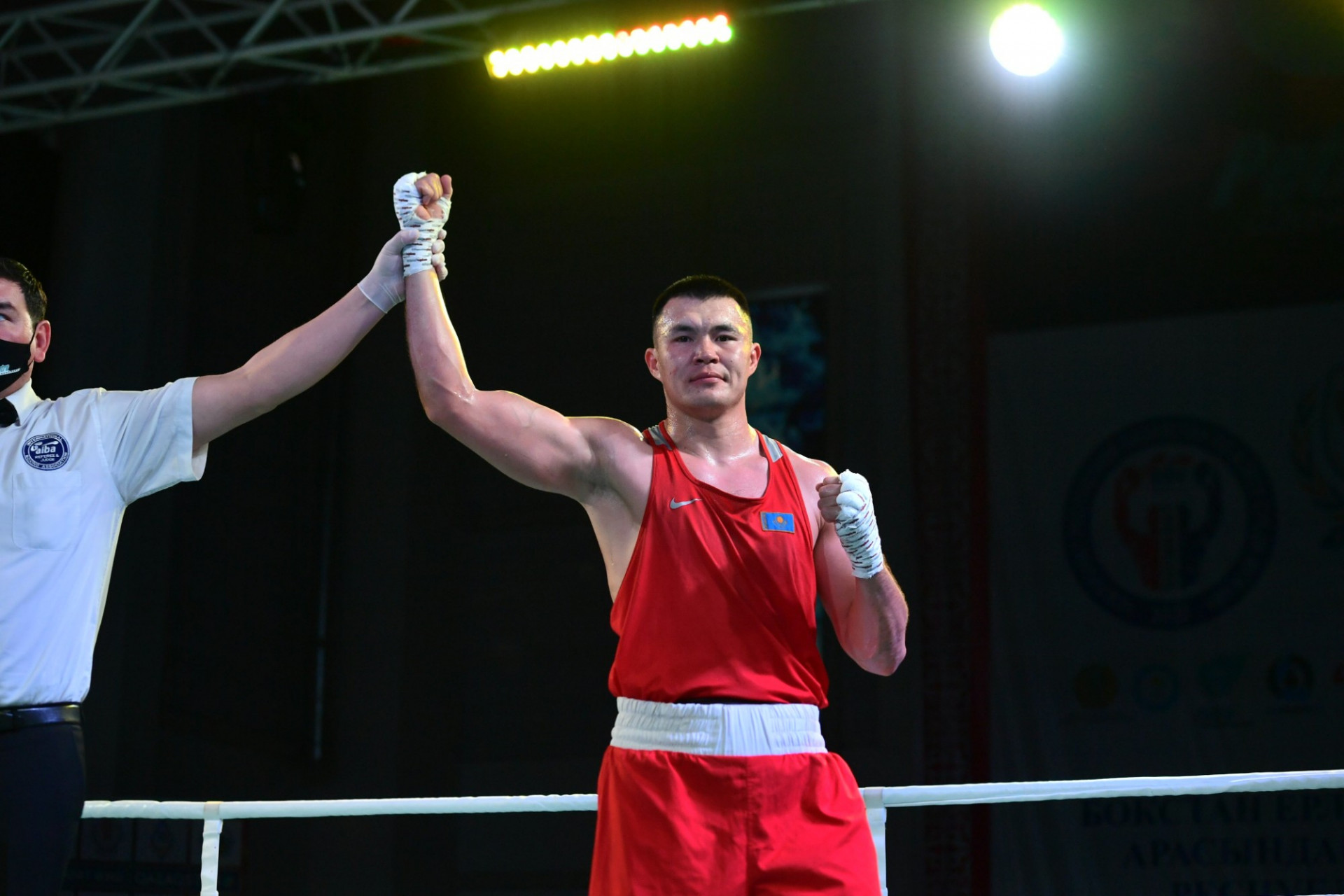 Казахстанский боксер Ертуган Зейнуллинов завершил выступление на Азиаде