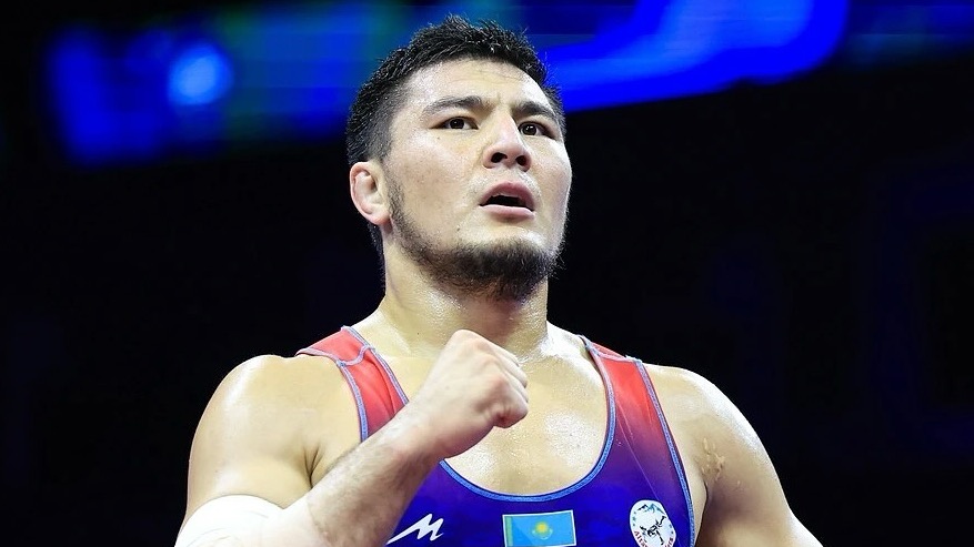 Азамат Даулетбеков завоевал золото на чемпионате Азии по борьбе