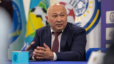 Барменкулов рассказал, когда Черчесов вступит в должность главного тренера сборной Казахстана