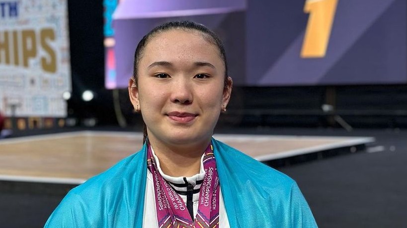 Казахстанка Аянат стала чемпионкой мира по тяжелой атлетике среди юниорок