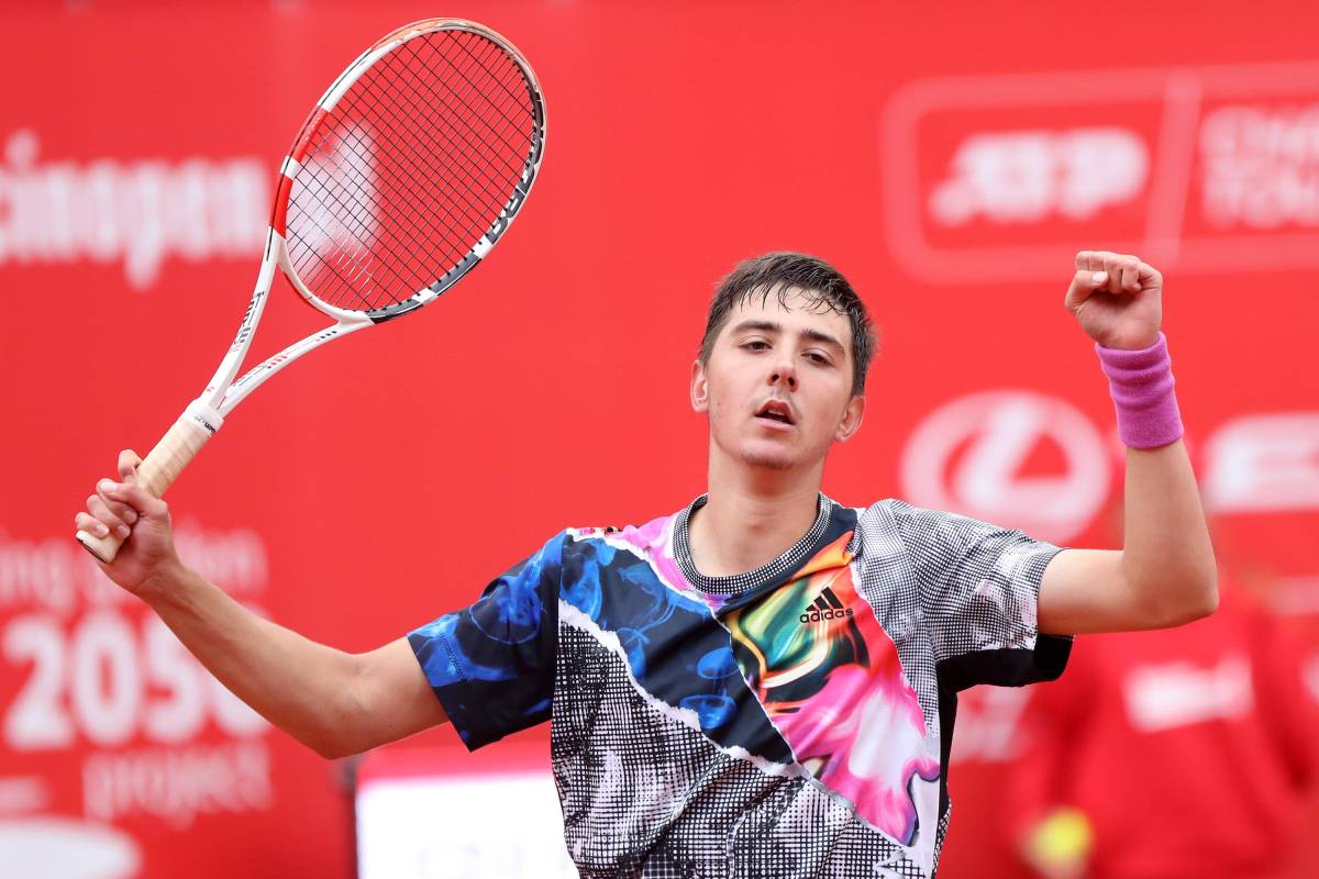 Казахстанский теннисист Александр Шевченко проиграл во втором круге турнира в Марселе