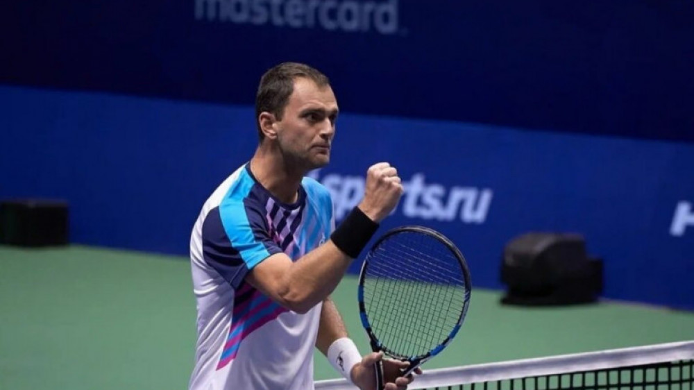Казахстанский теннисист Александр Недовесов вышел в полуфинал парного турнира в Турине