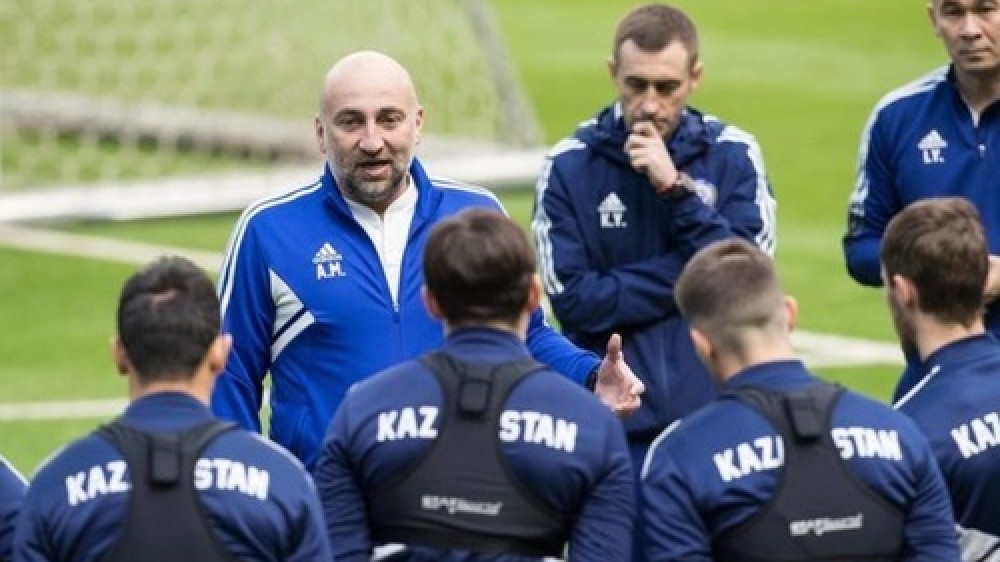 Тренер сборной Казахстана обвинил во втором пропущенном голе судей матча со Словенией