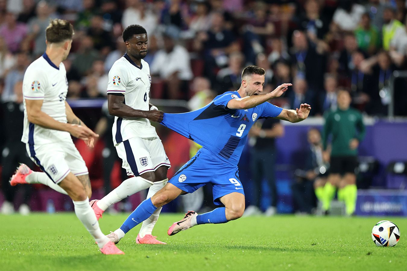 Англия сыграла вничью со Словенией и вышла в 1/8 финала ЧЕ-2024