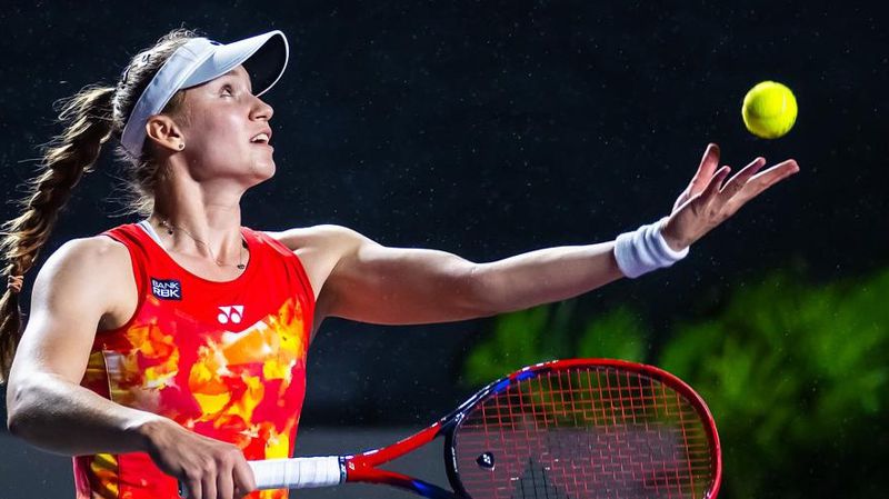 Теннисистка Елена Рыбакина проиграла Арине Соболенко в третьем матче итогового турнира WTA
